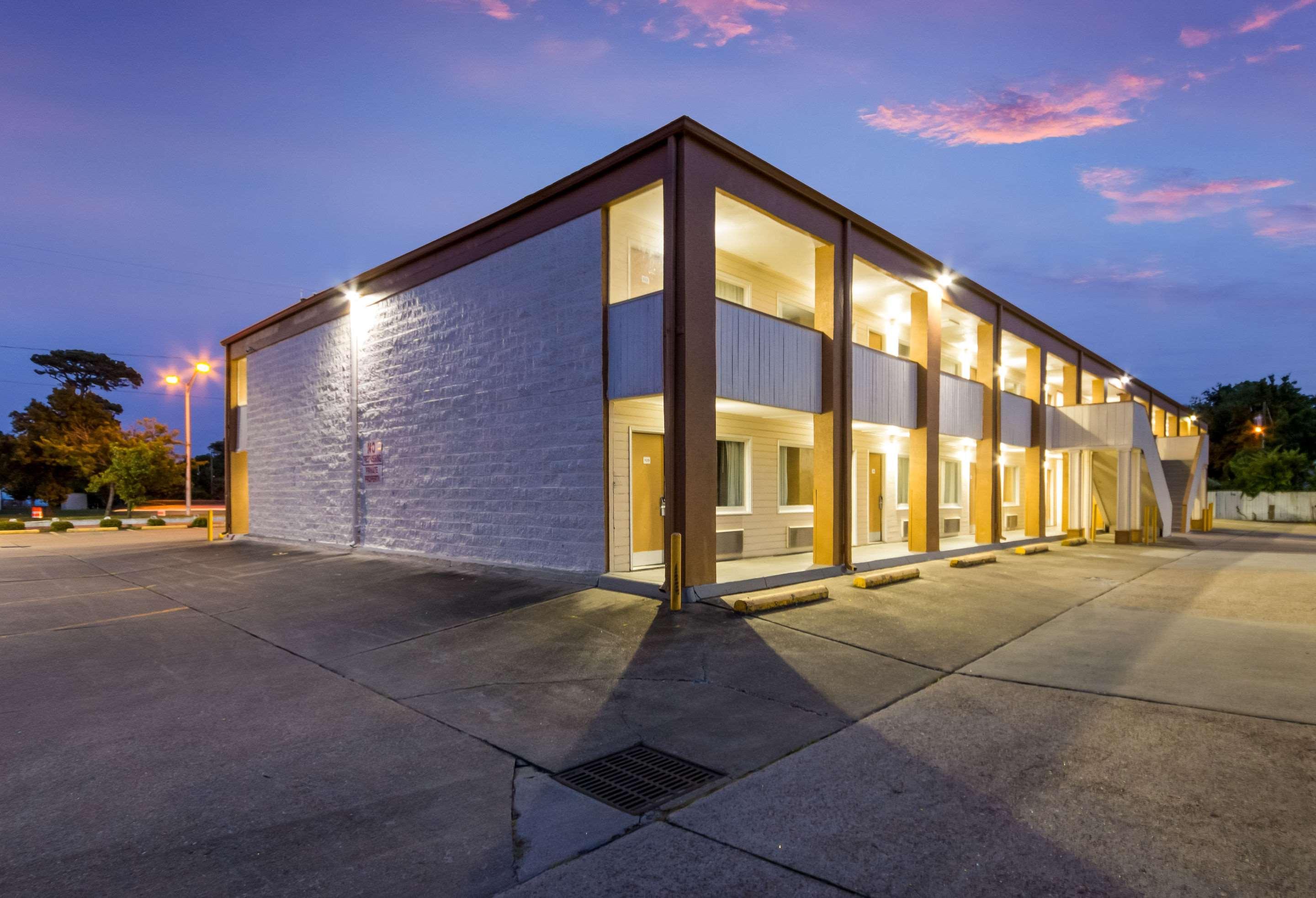Econo Lodge Little Creek Norfolk Buitenkant foto